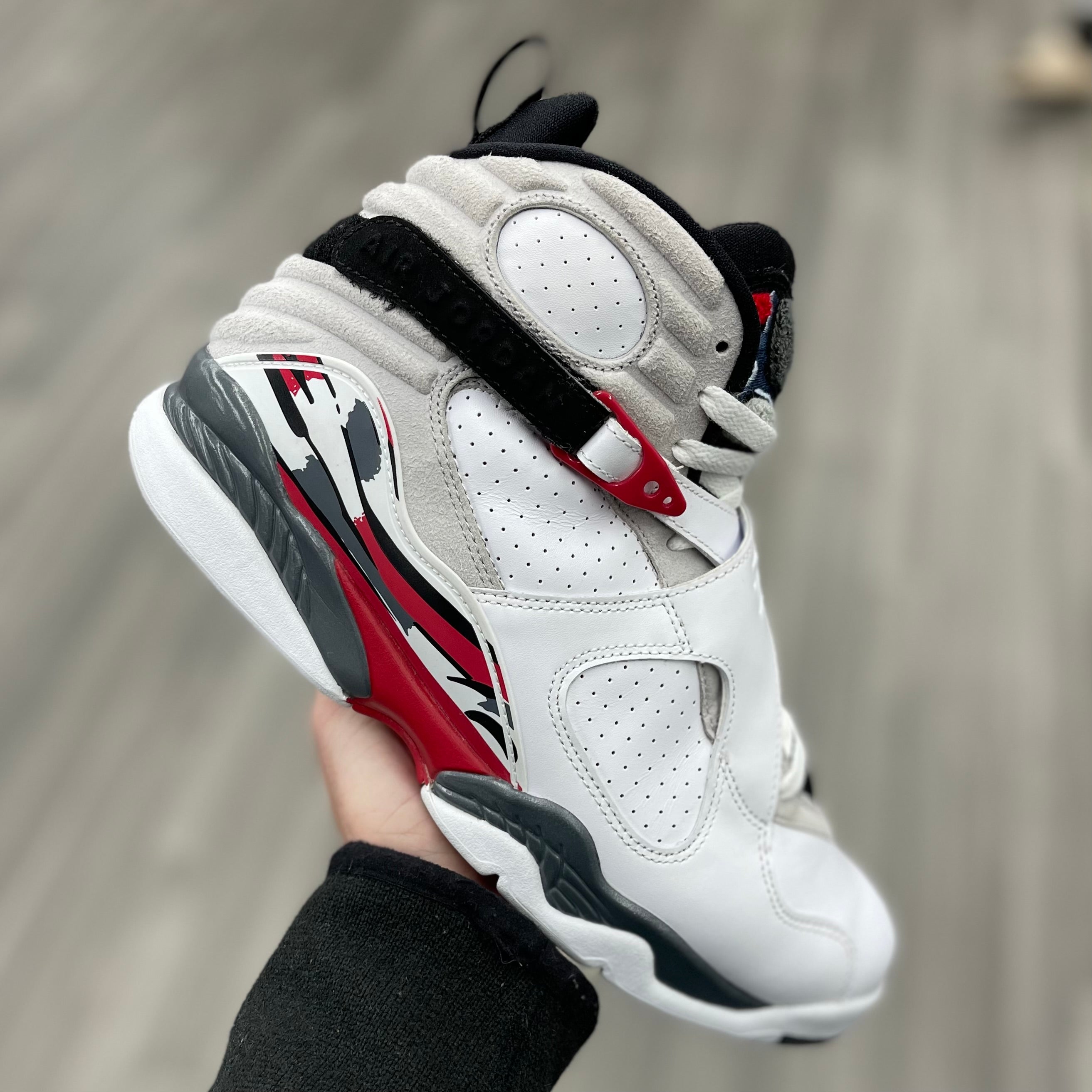 Air Jordan 8 Retro “Bugs Bunny”