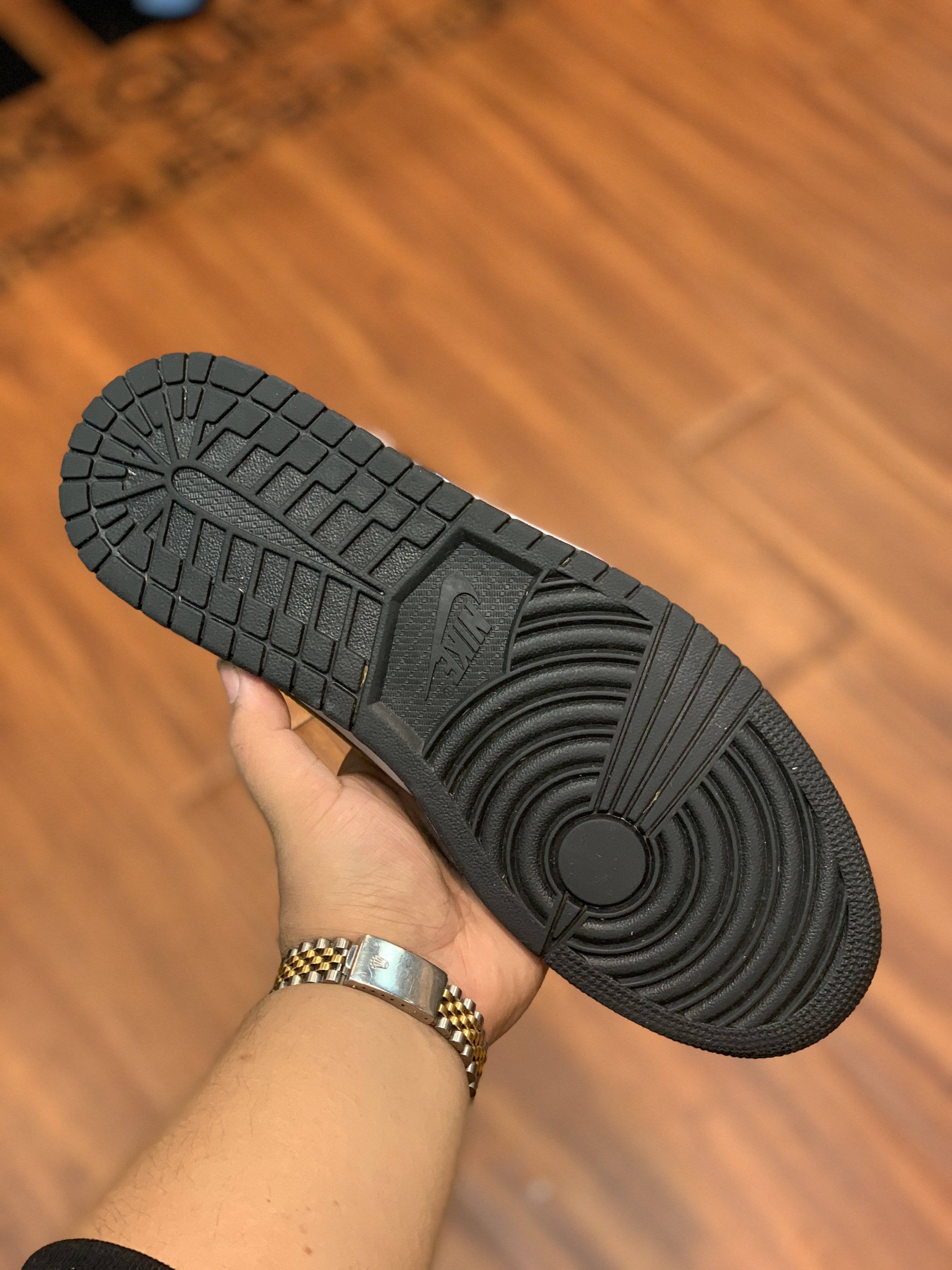 Jordan 1 Mid “Patent Black White Gold”