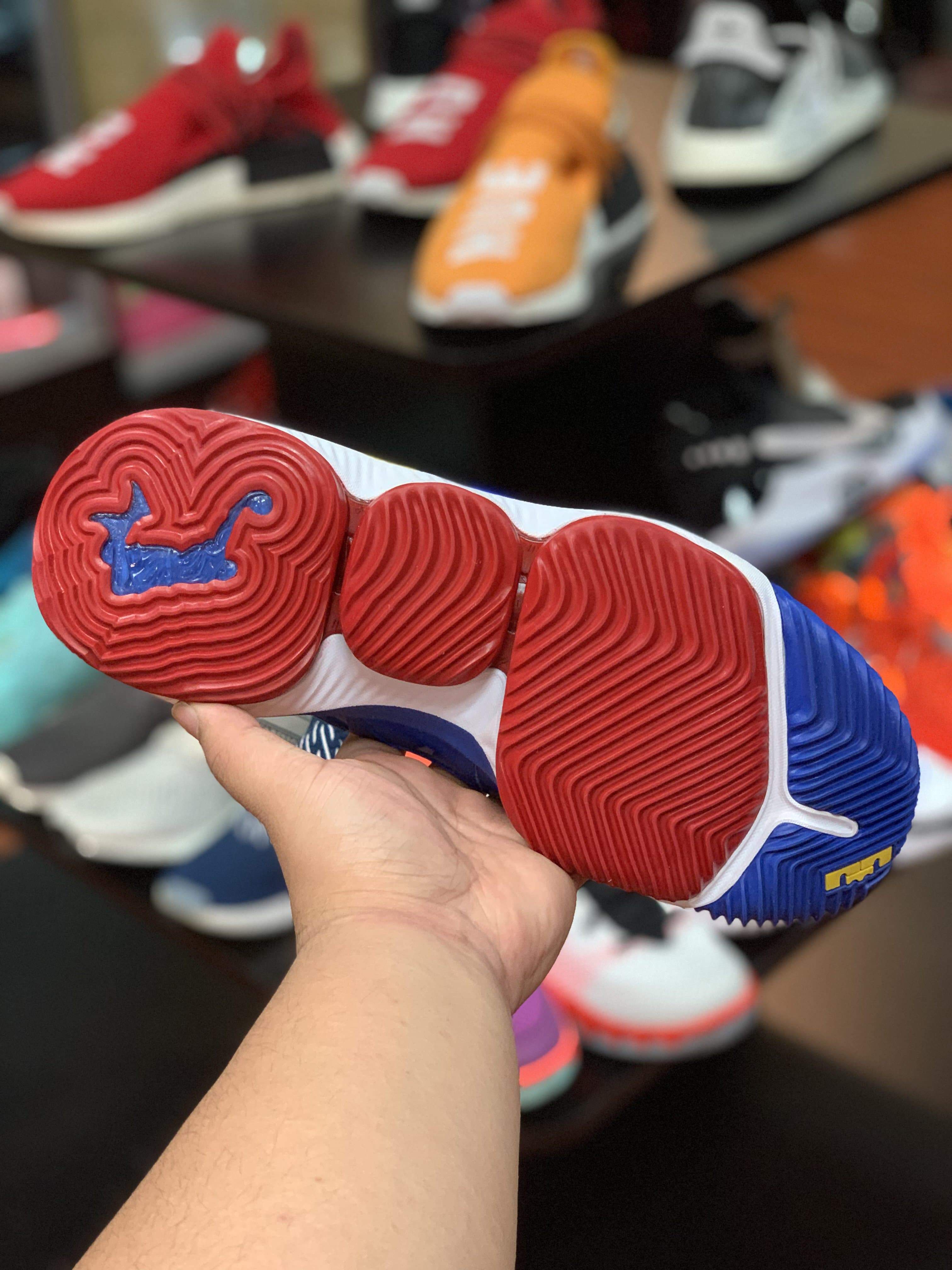 LeBron 16 “Superman SuperBron”