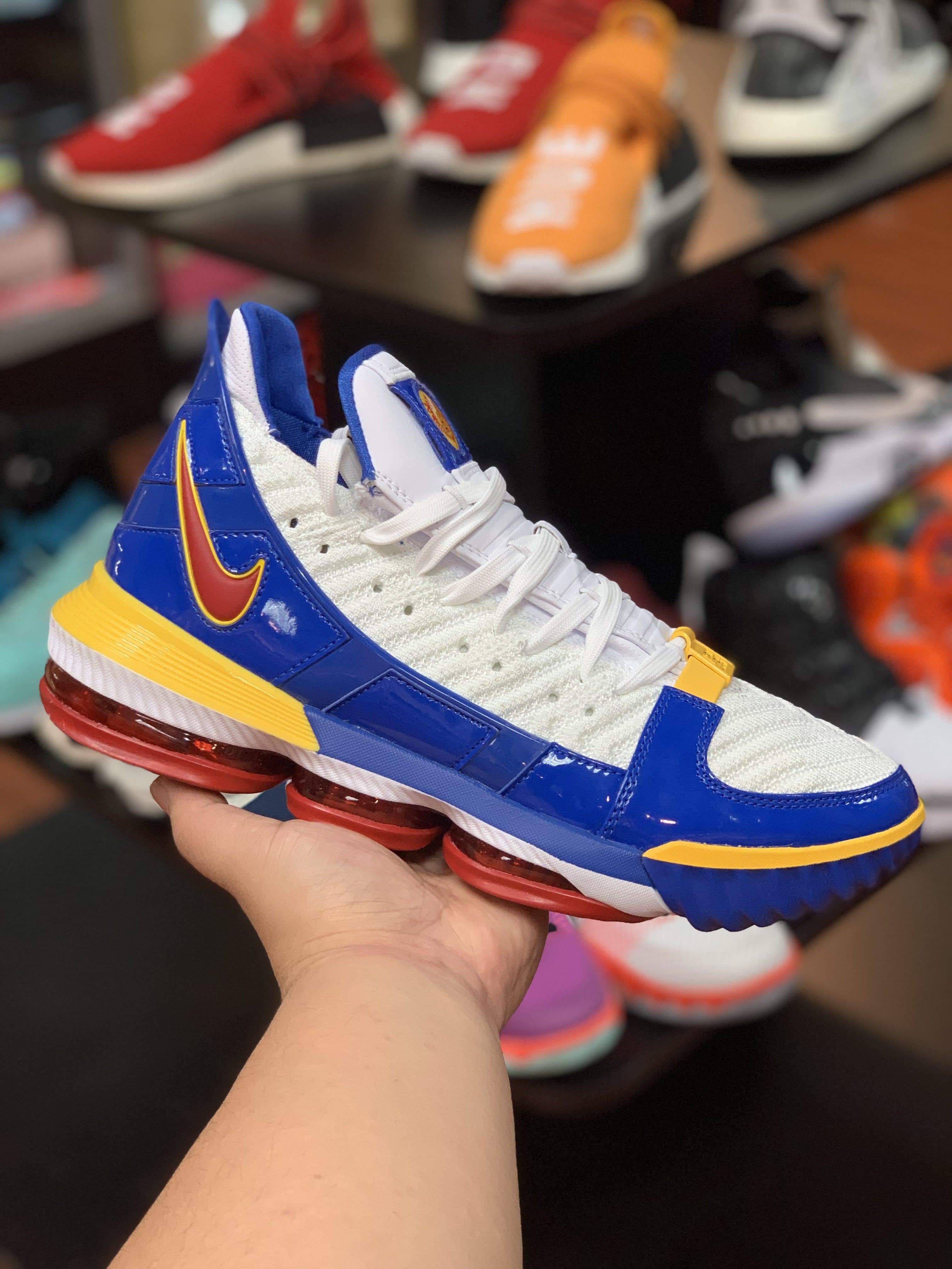 LeBron 16 “Superman SuperBron”