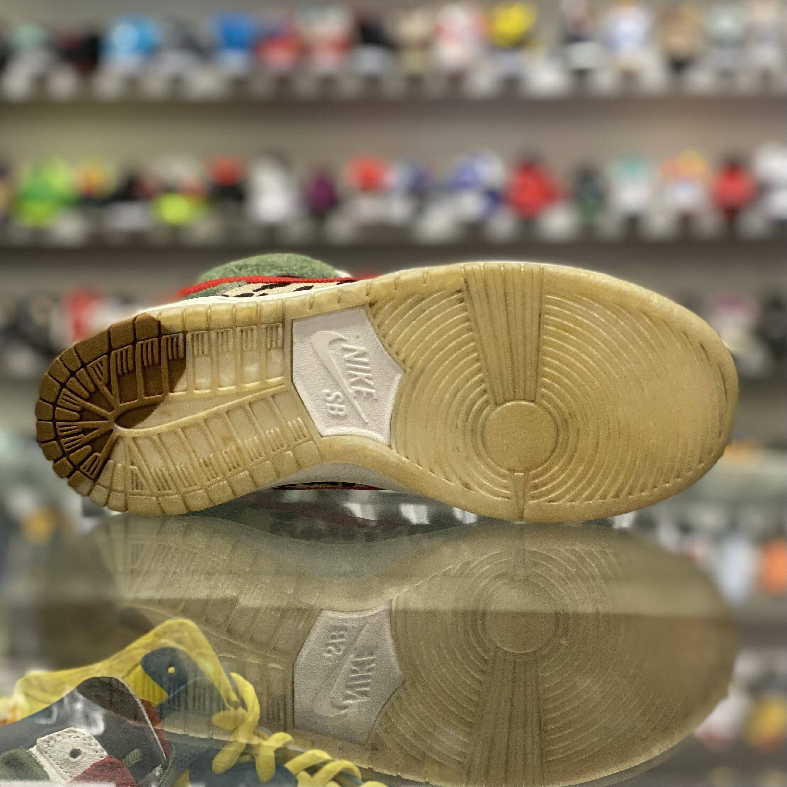 Nike SB Dunk High “Dog Walker”