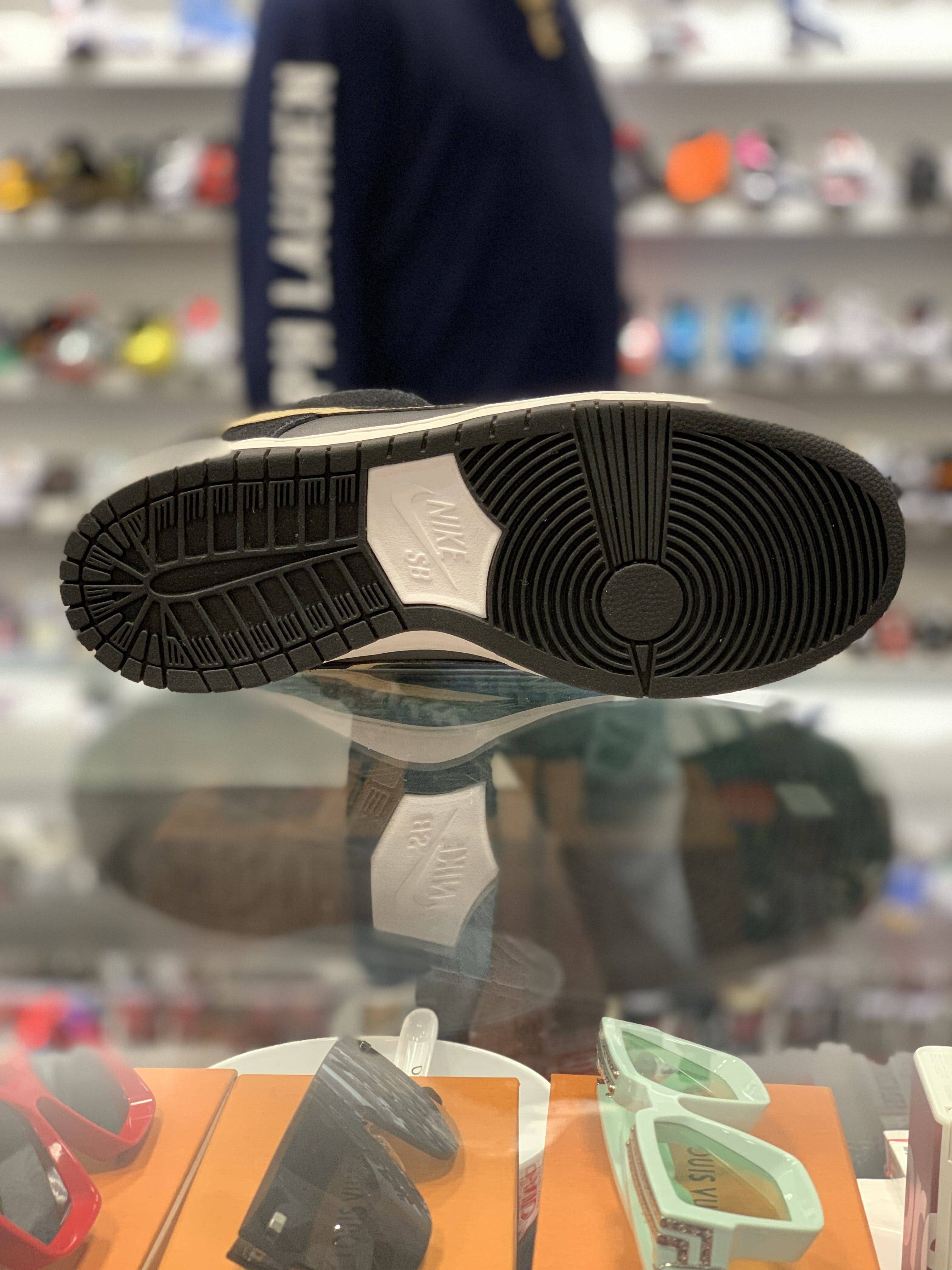 Nike SB Dunk Low “Takashi”