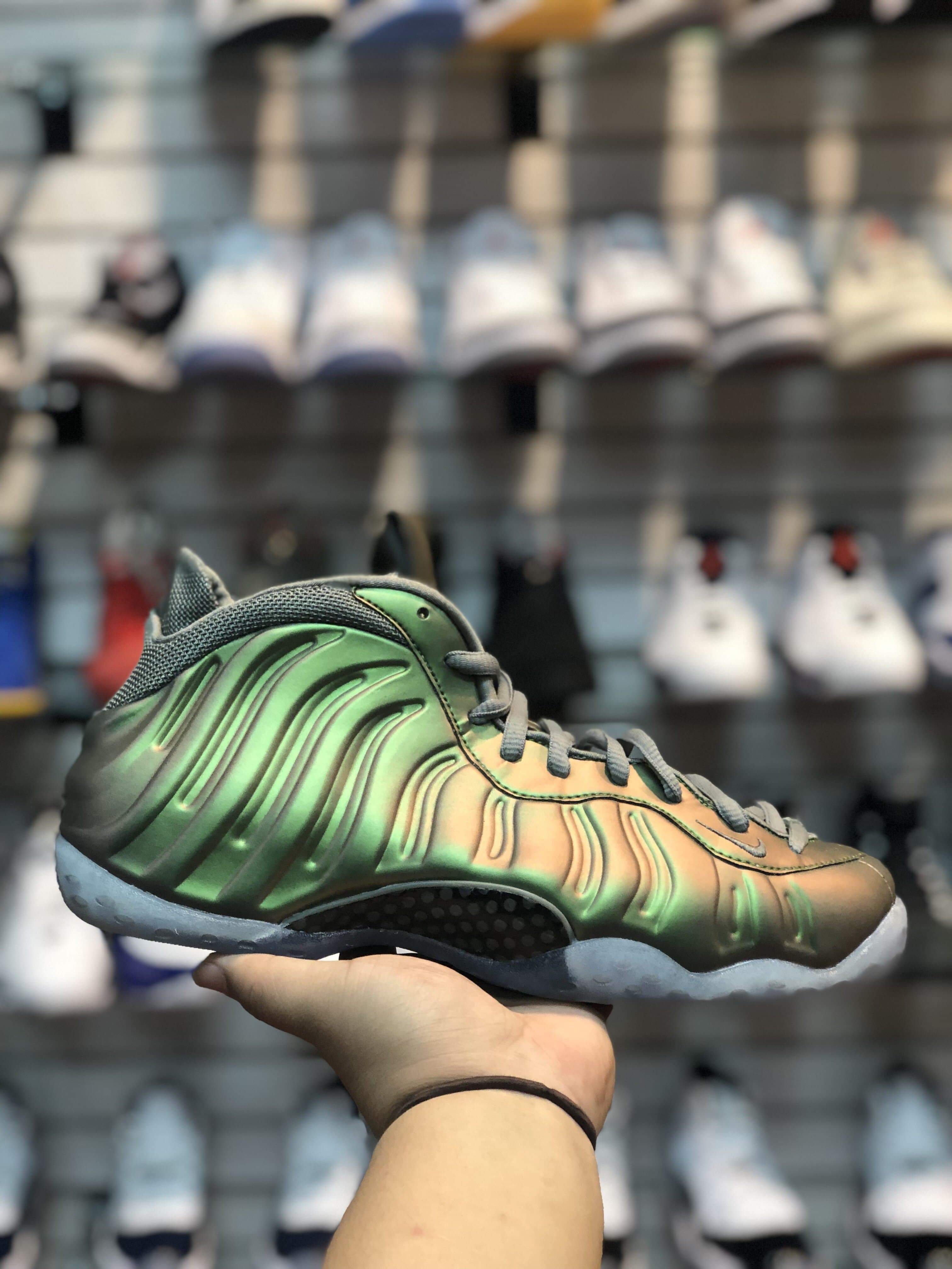 W Air Foamposite One “Iridescent”