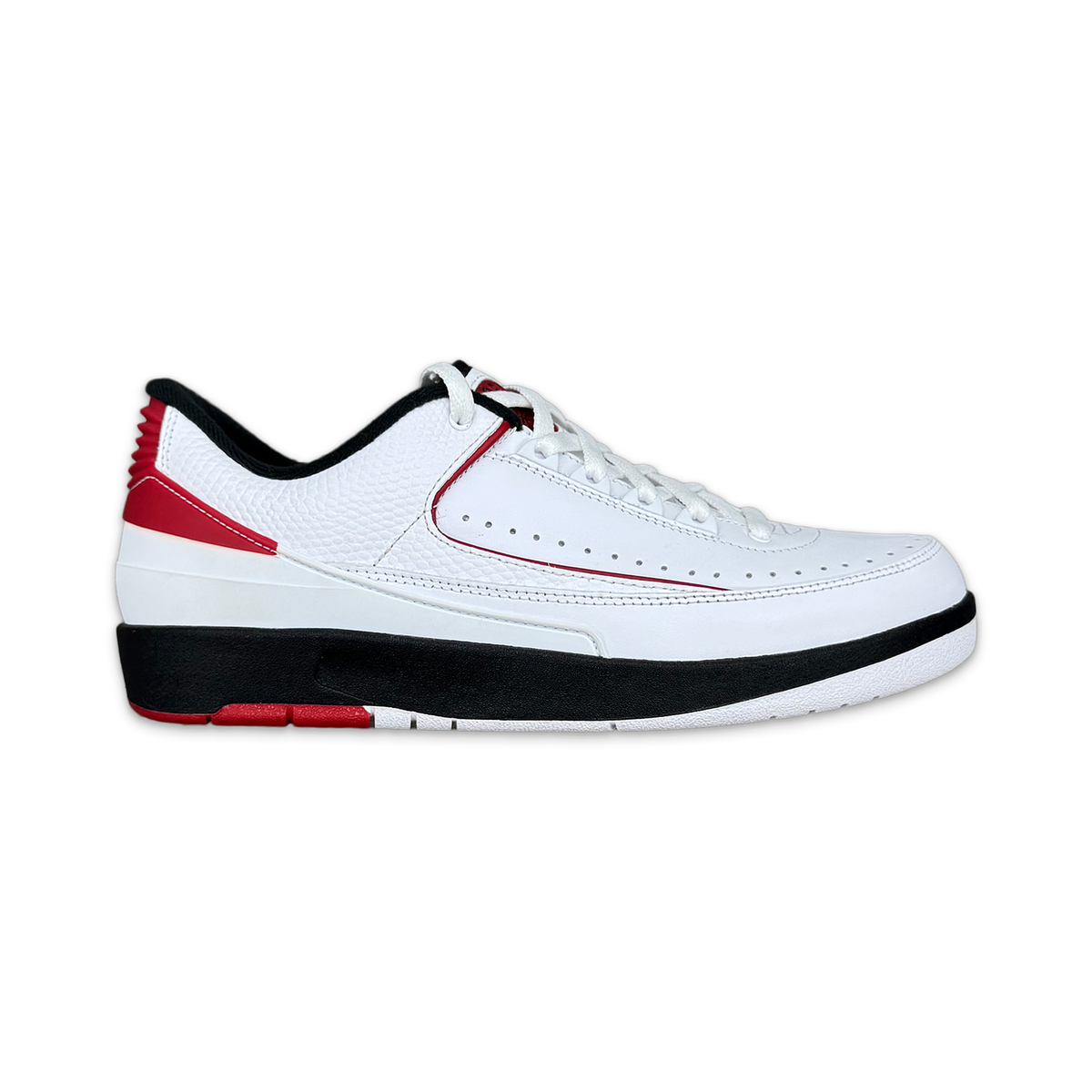 Nike Air Jordan 2 Retro 2016 Low Chicago Bulls Mens Sz 8.5 Red Black 832819-101 Jordan 2 Retro 2016 Low Chicago | eBay main image 3
