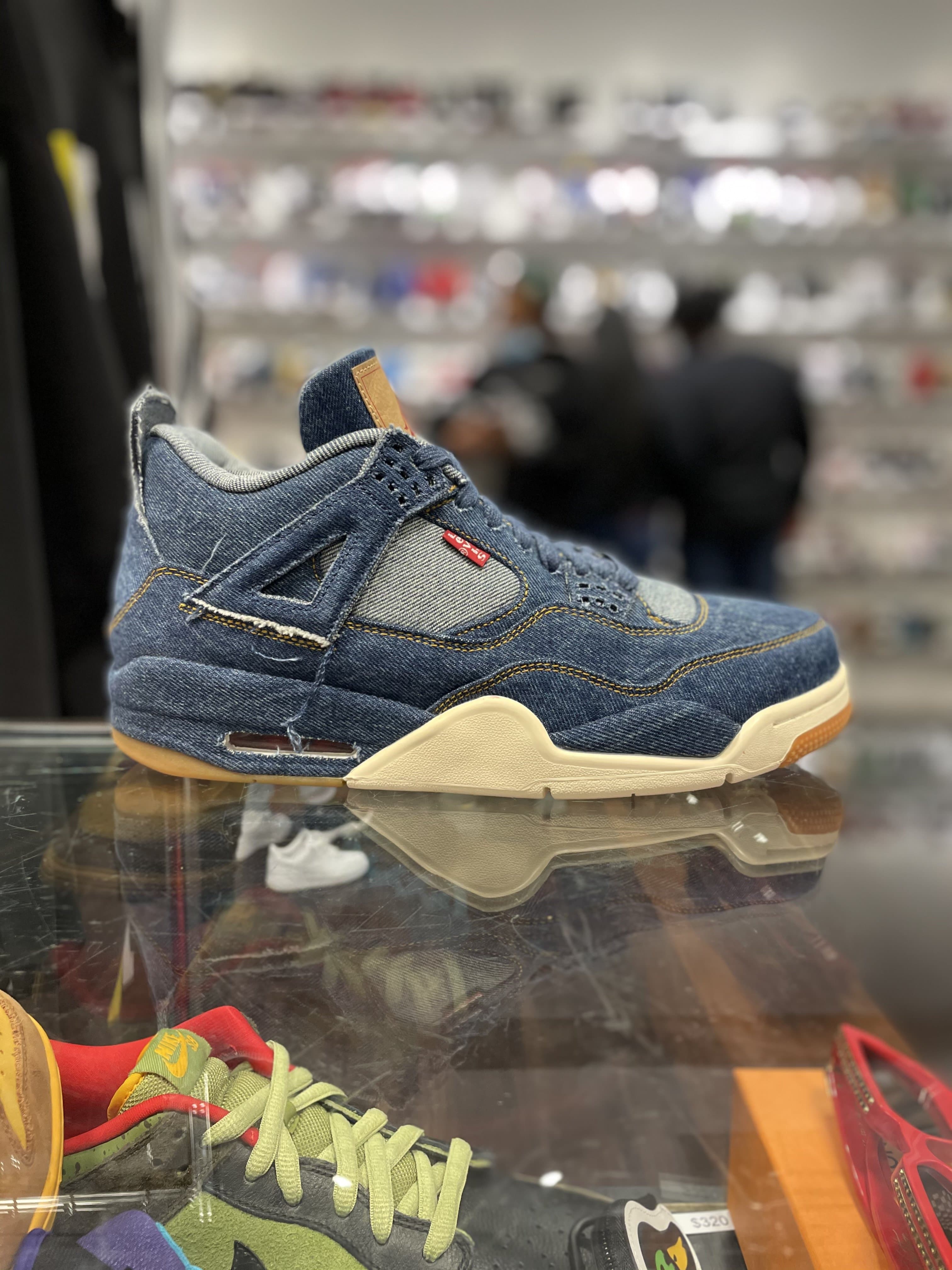 Air Jordan 4 Retro “Levi’s Blue”