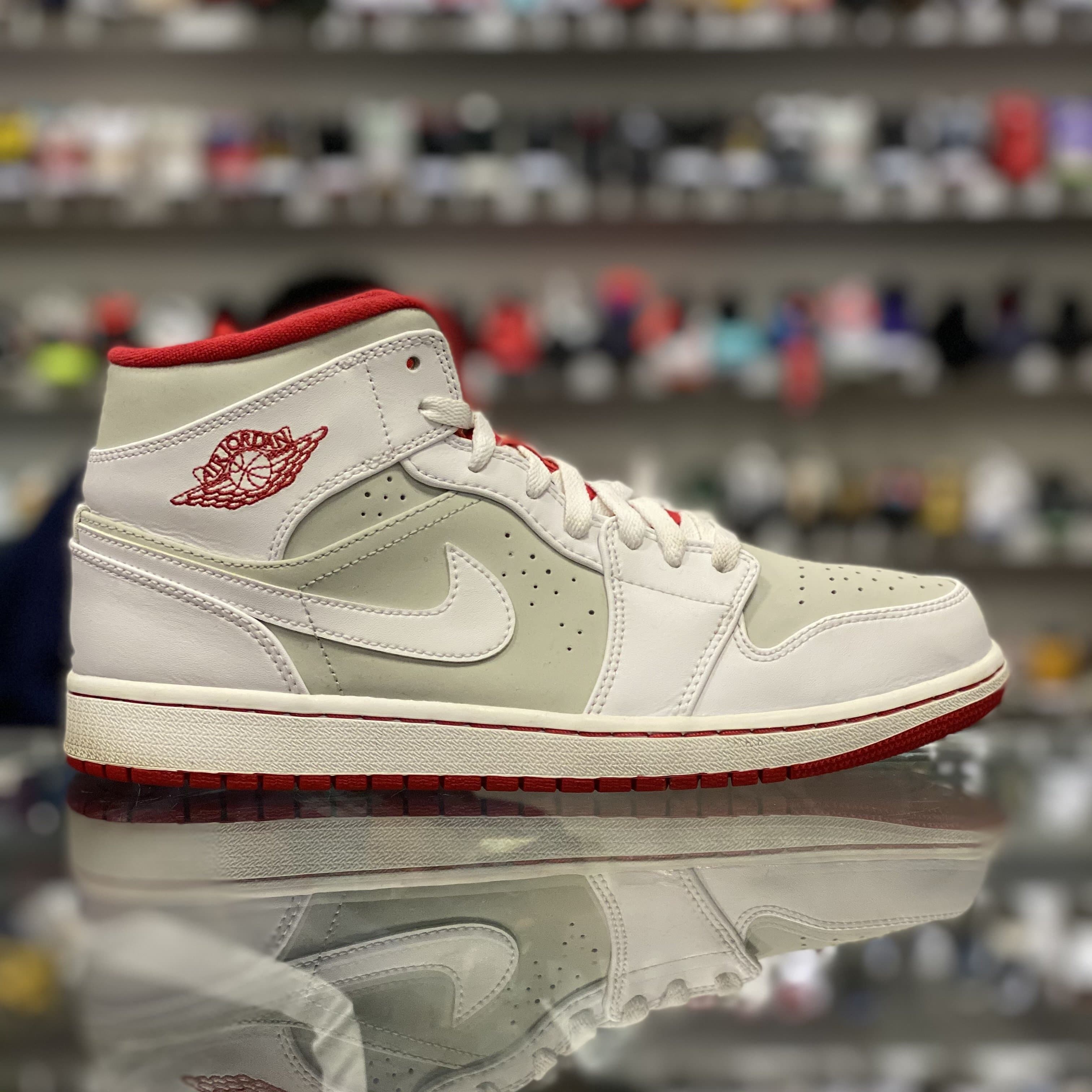 Air Jordan Retro 1 Mid “Hare”