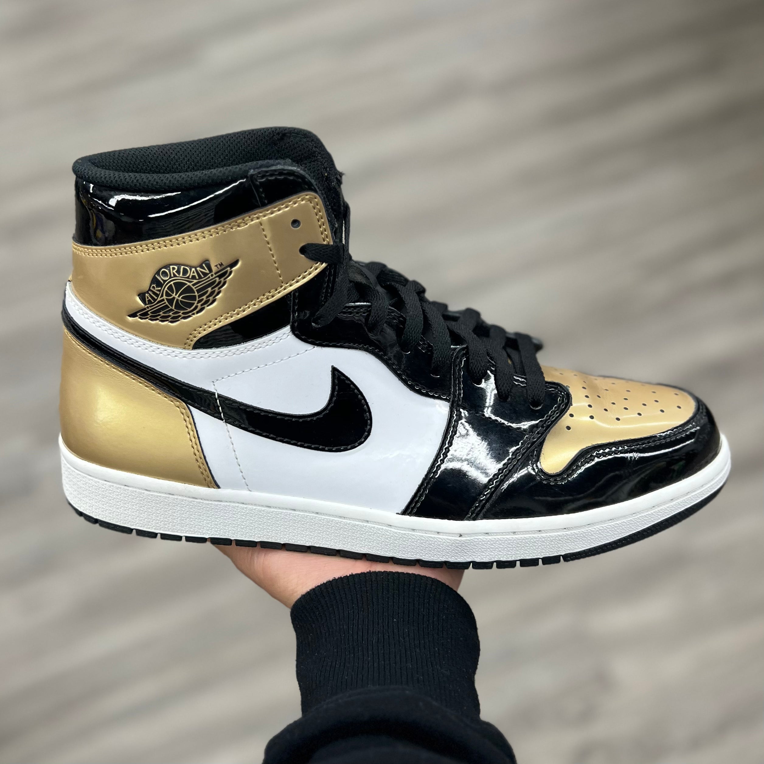 Air Jordan Retro 1 “Gold Top 3”