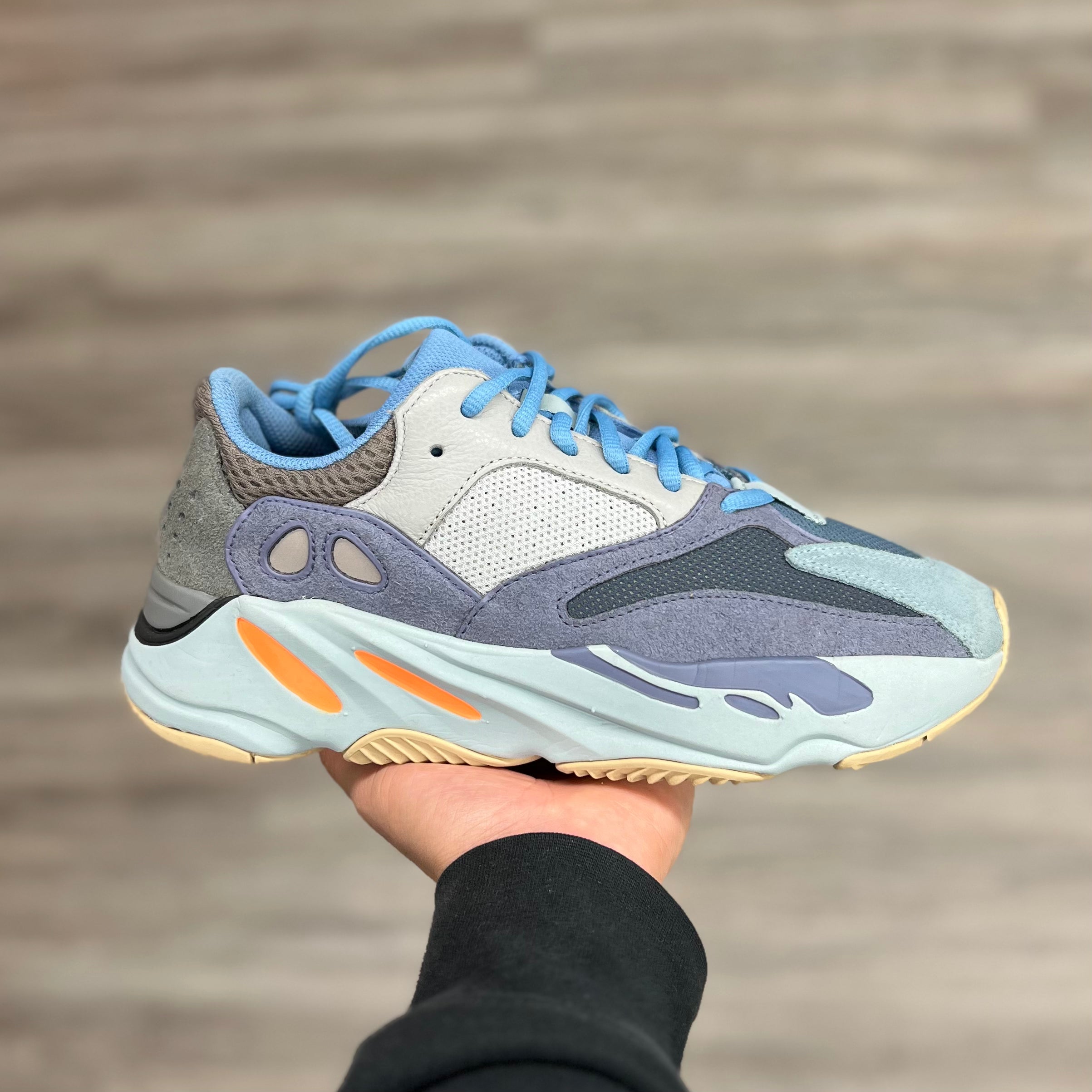 Adidas yeezy 700 sales carbon