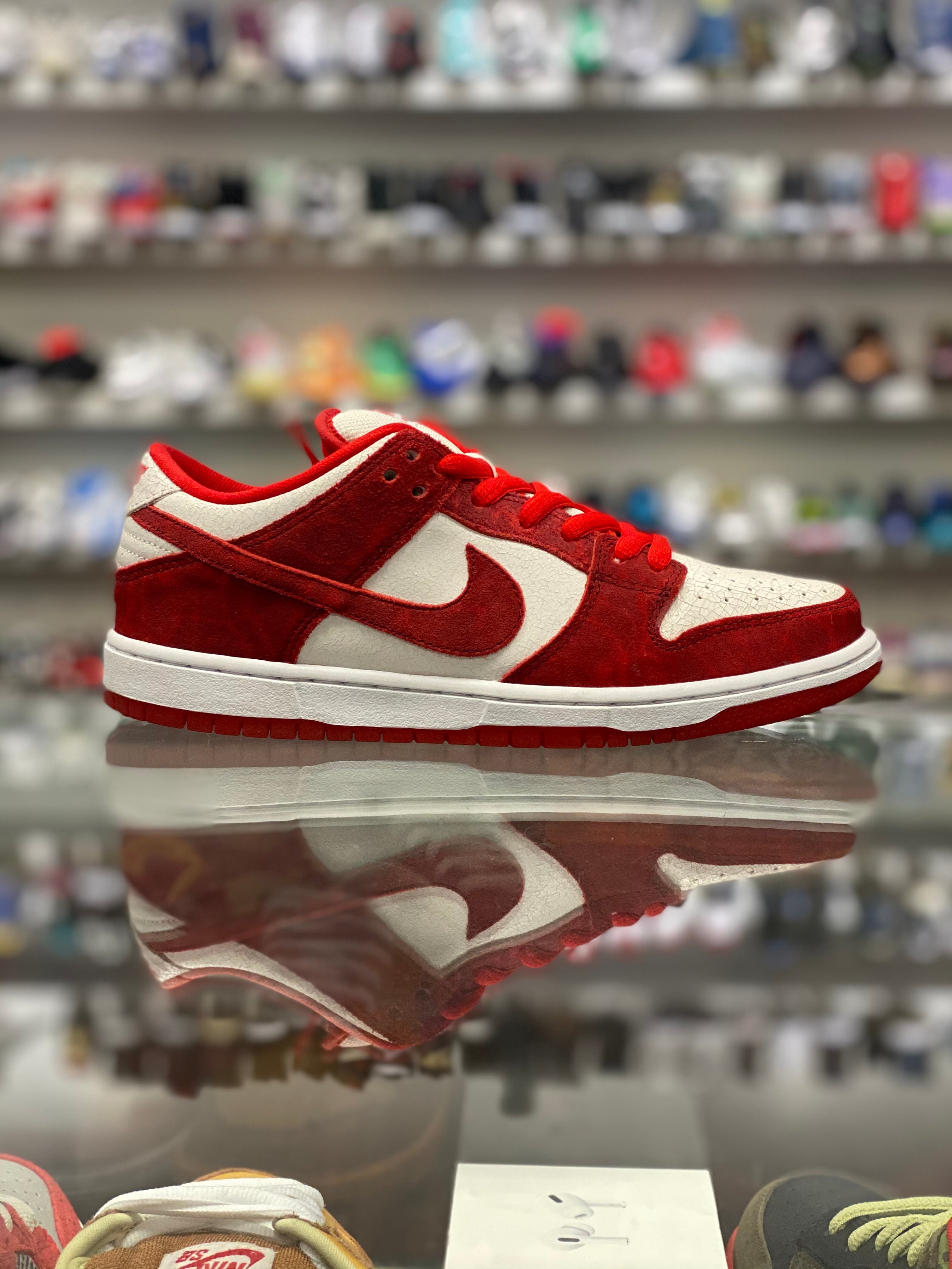 Nike SB Dunk Low “Valentines Day”