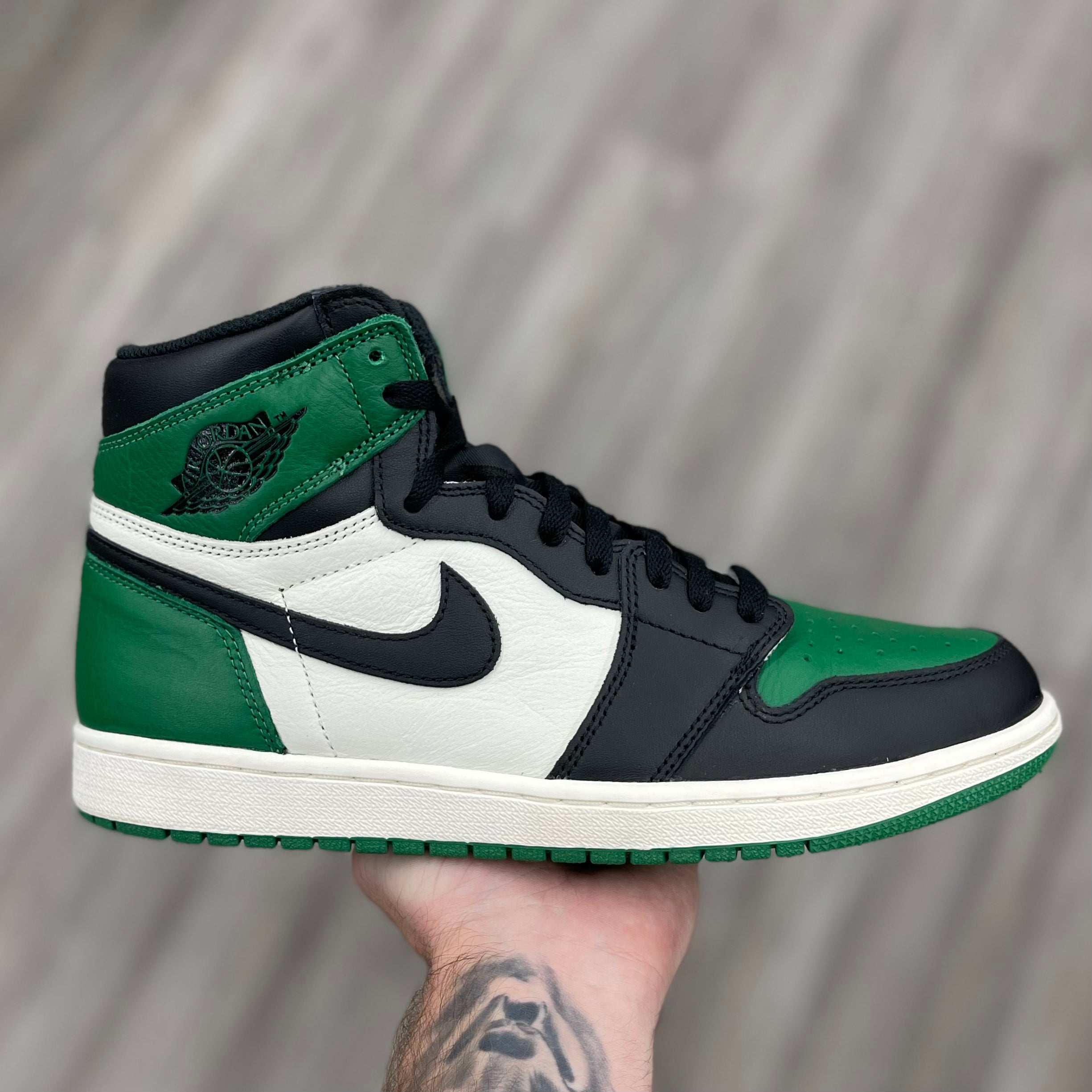 Air Jordan 1 Retro High OG “Pine Green”