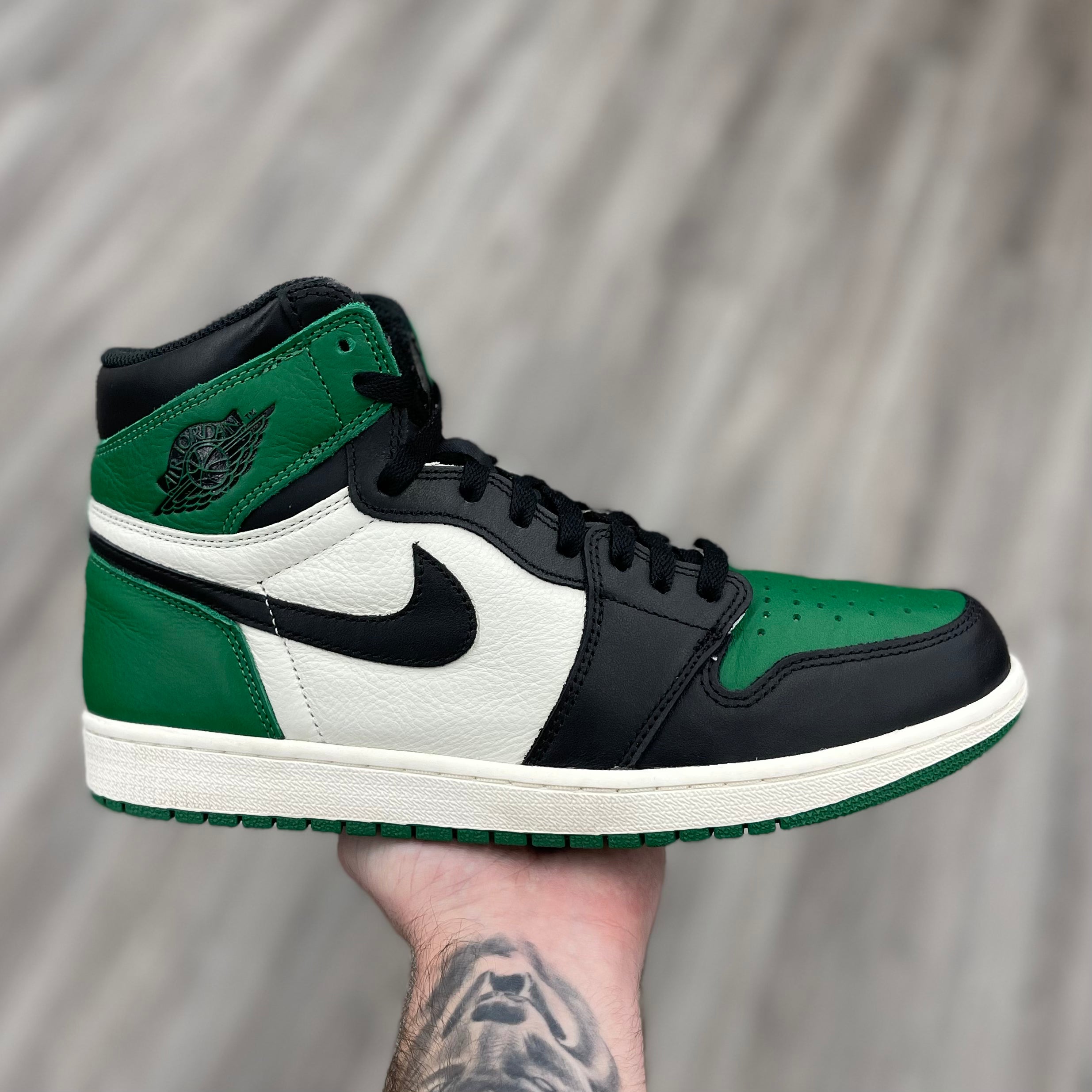 Air Jordan 1 Retro High OG “Pine Green”