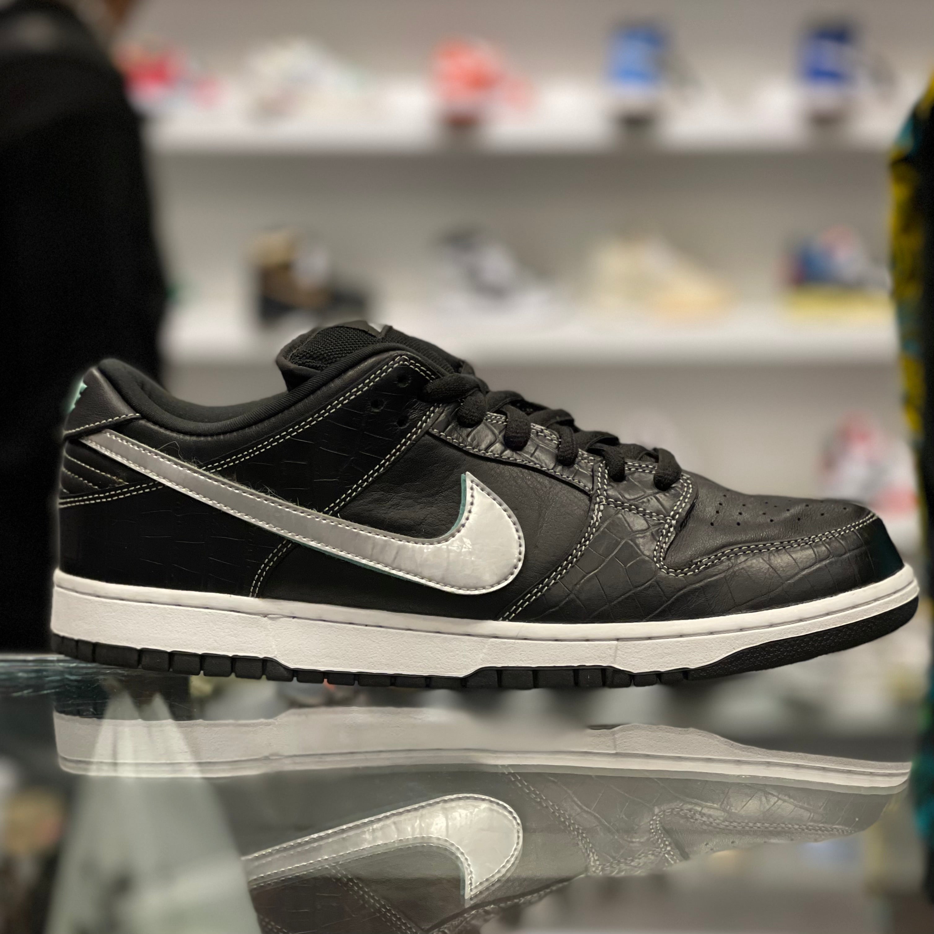 Nike SB Dunk Low X Diamond Supply Black