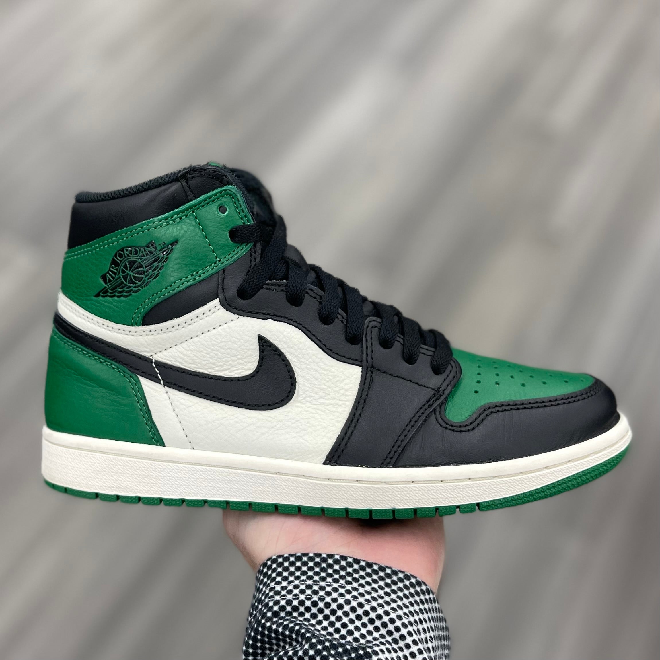 Air Jordan 1 Retro High OG “Pine Green”