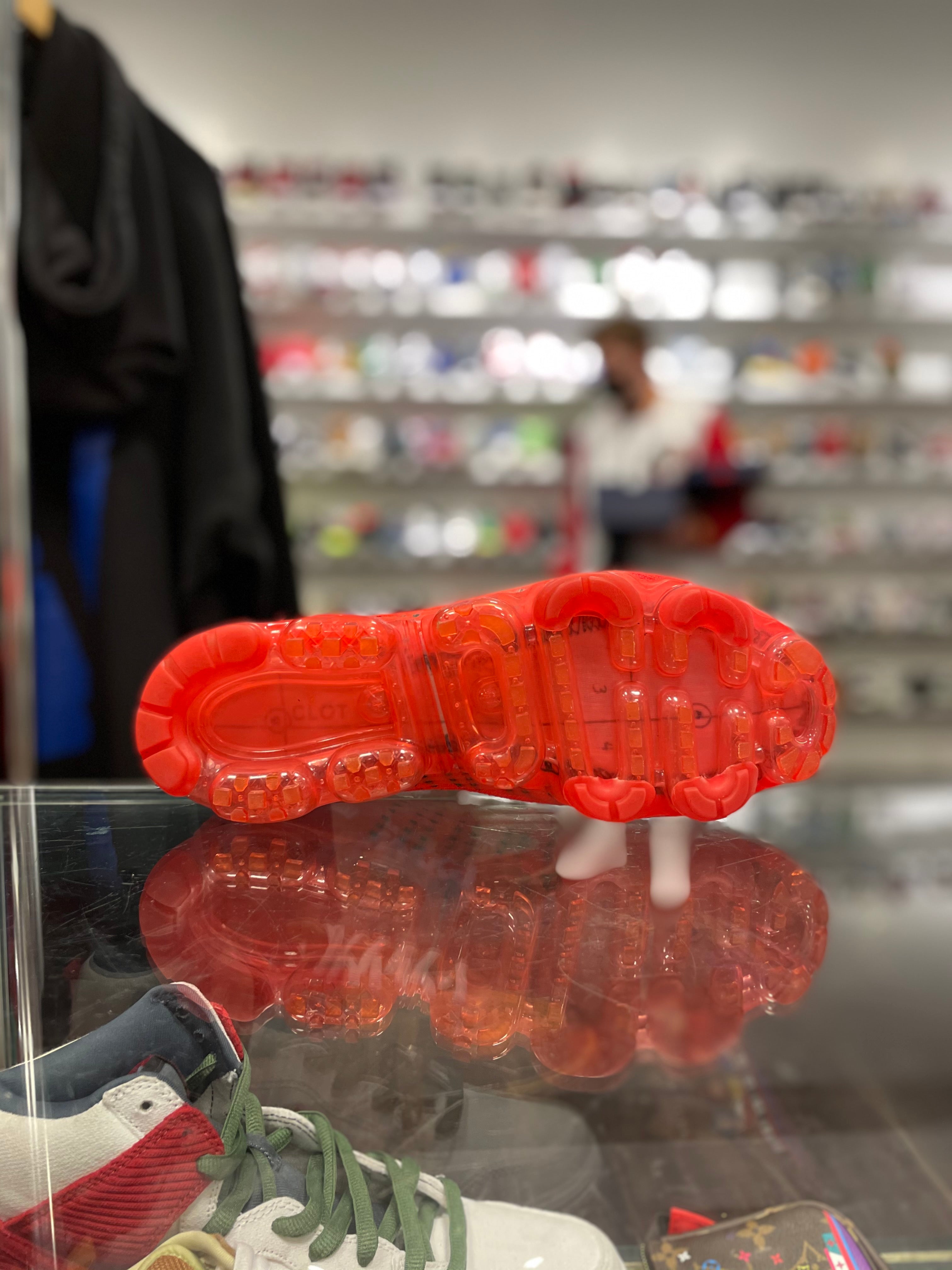 Vapormax clot hotsell bright crimson