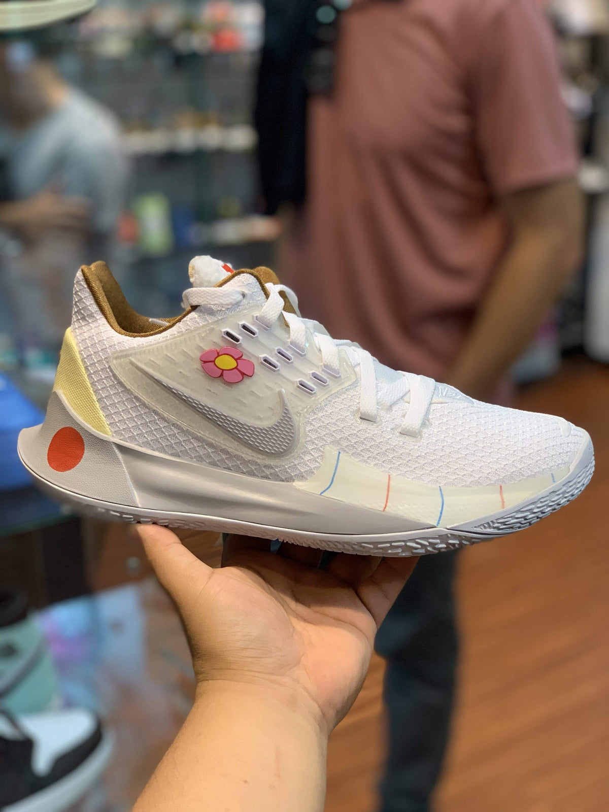 Nike Kyrie Low 2 (Sandy Cheeks)//Size Mens 9// Size Women’s 10.5 Nike Kyrie Low 2 Sandy Cheeks Review and On Feet - YouTube main image 4